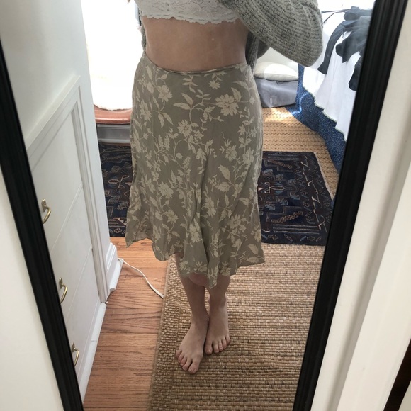 🎀90s Vibez🎀 mid-length high-waist floral skirt - Picture 2 of 3